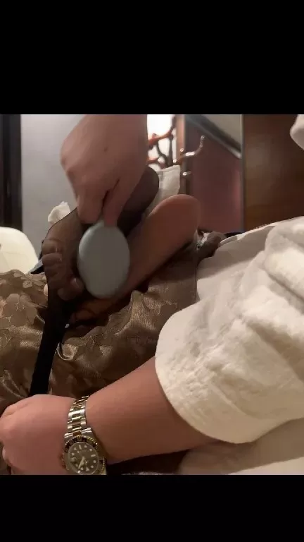 【推特大王】最新-真实TK怕痒小姐姐，脚型完美，全程高能 3.webp