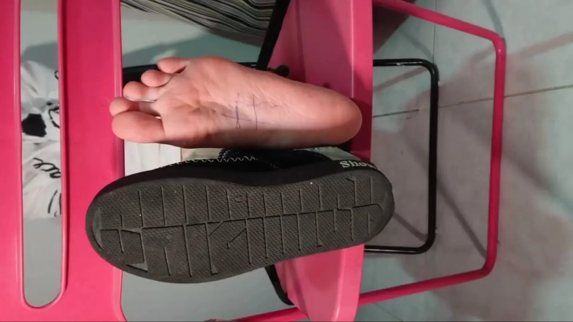 HK大神和小助手TK细长嫩脚，找不到好的ee就挠一挠小助手 (8).webp