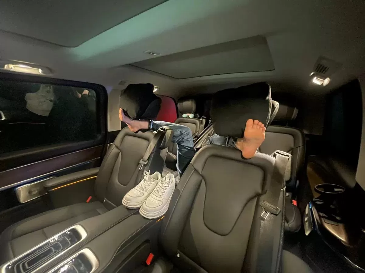 HK大神和小助手TK细长嫩脚，找不到好的ee就挠一挠小助手 (9).webp