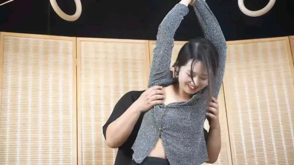 小琪-第一次尝试捆绑的姑娘 (3).webp