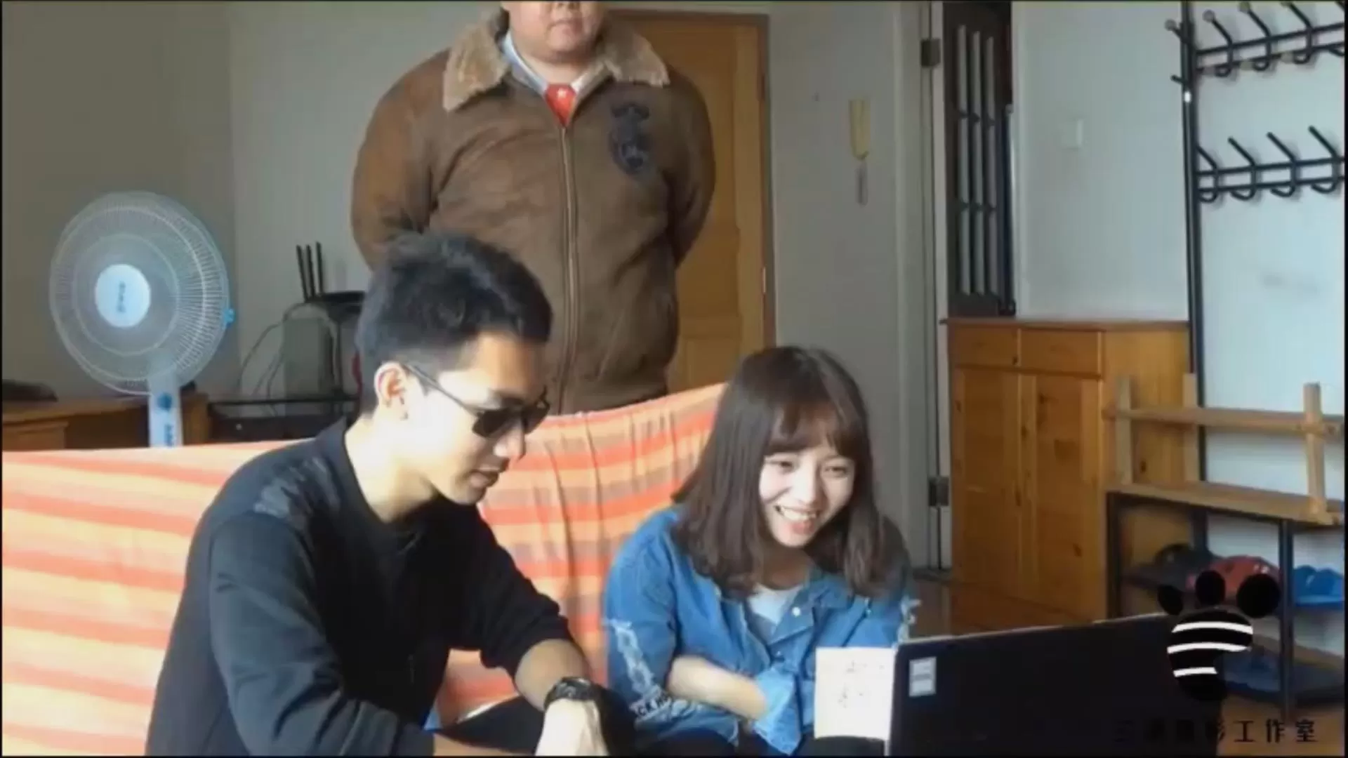 三条 - 整蛊俱乐部系列（二）整蛊背叛的小惠被抓住脱鞋TK.mp4_20251211_005612124.webp