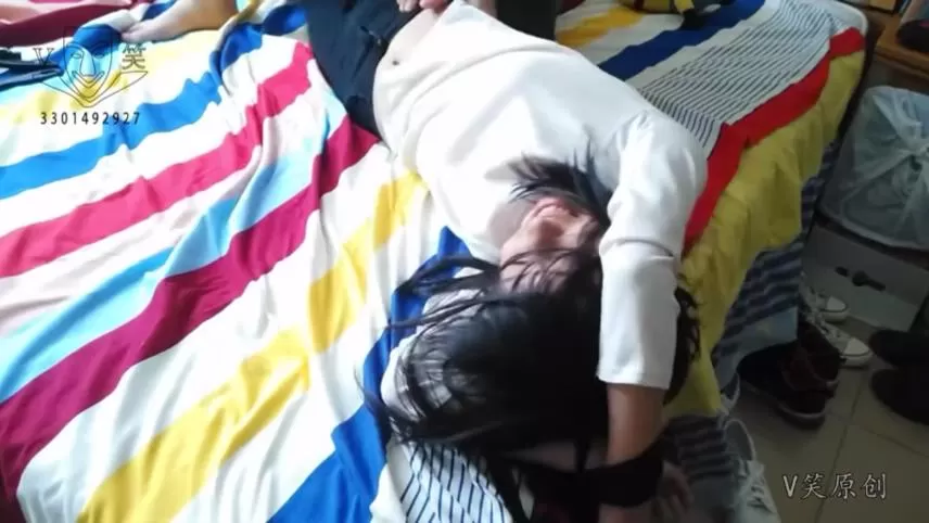 V笑原创 中学生-017 中学生软妹子TK：痒疯了.mp4_20251214_210507903.webp