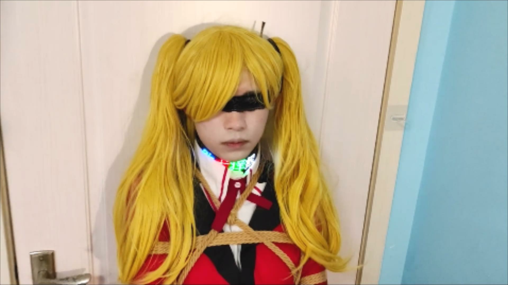 下雪的花-伪娘 海绵胶带封嘴束缚脚趾挠痒刑罚.mp4_20260303_131413208.jpg