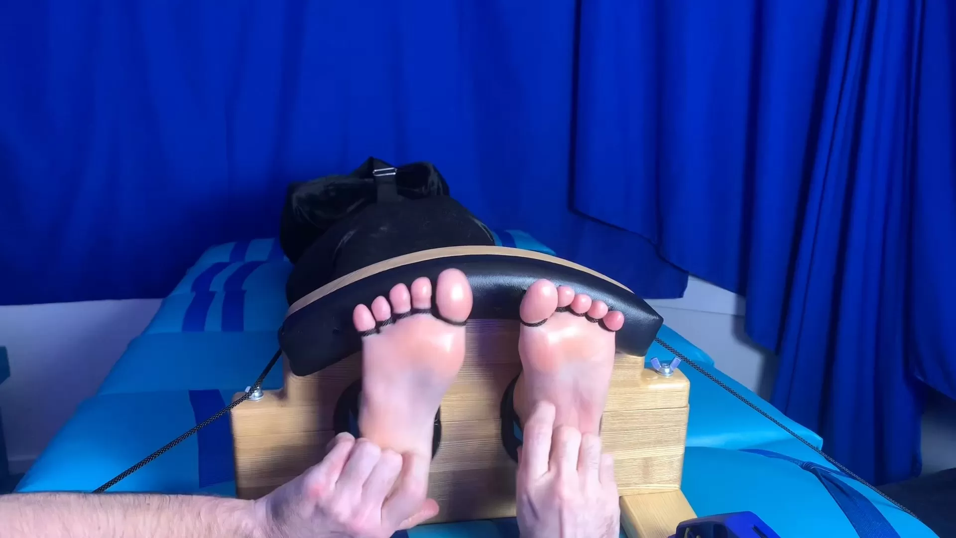 TheDevilsFootstool – Ambitious Beauty Model Sarah Wrapped and Tickled in Stocks.webp