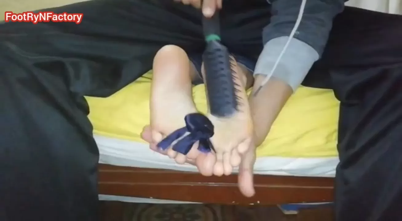 Perverstage – Beautiful Feet of a Costa Rican Gammer Again.mp4_snapshot_13.36.735.webp