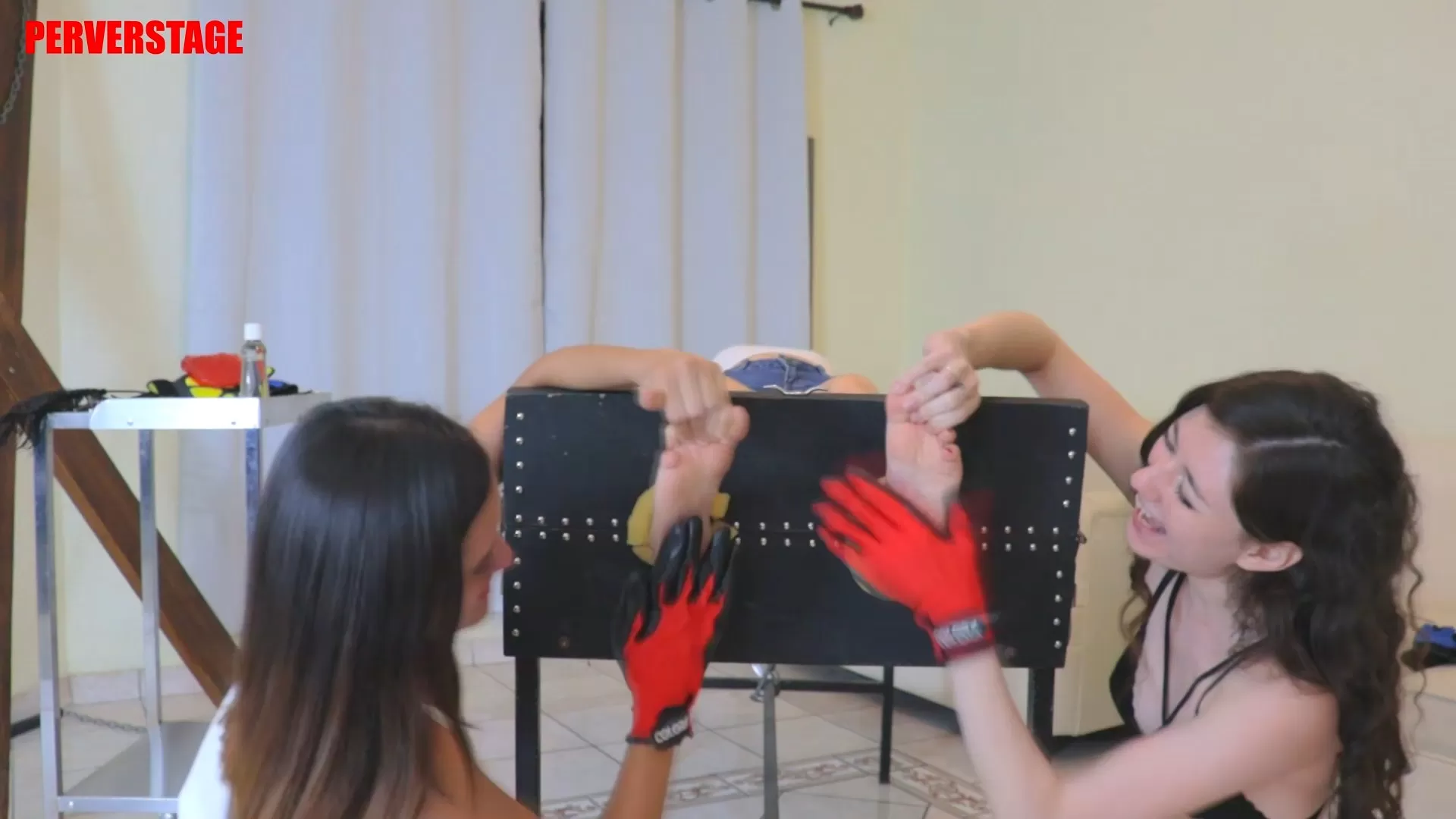 Perverstage – Crazy Massage Double Tickling Gloves Mania 2 Chapter (Custom).mp4.webp