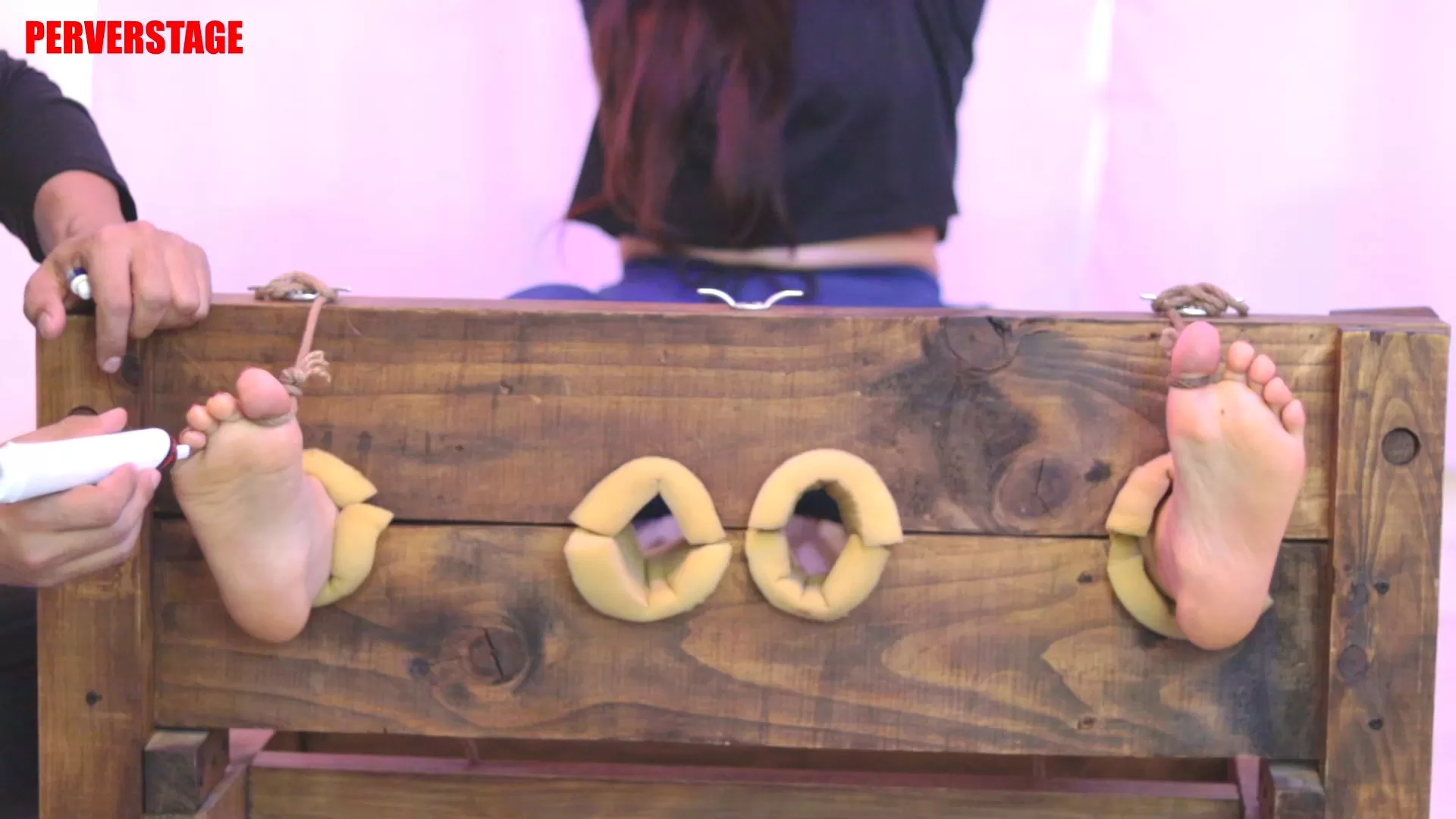 Perverstage – Foot Size 5 Stuck in the Stock.mp4_snapshot_13.45.858.webp