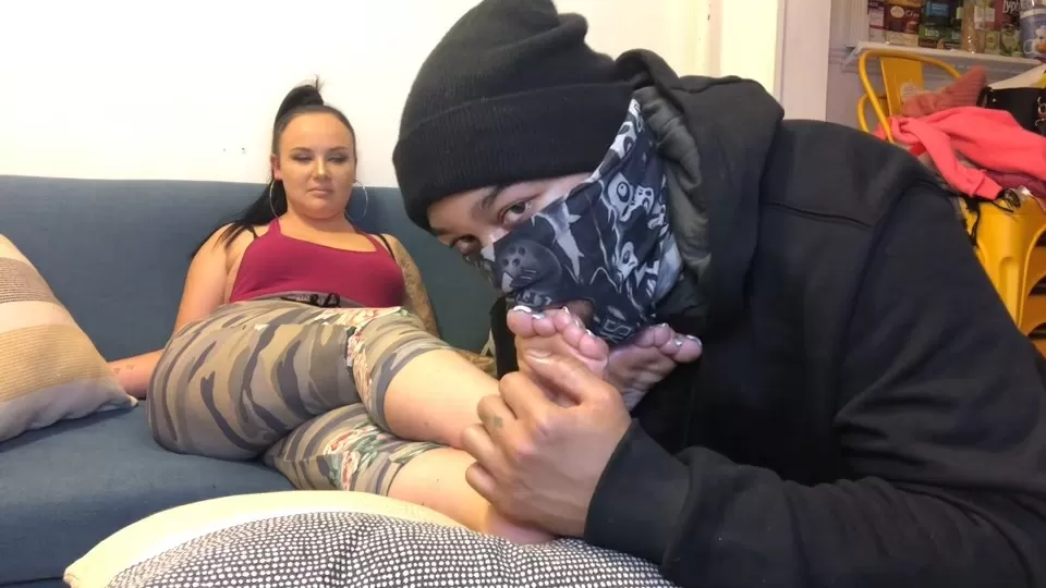 TheBKTickler - Anushka's ticklish foot worship 2.mp4_snapshot_05.08.366.webp