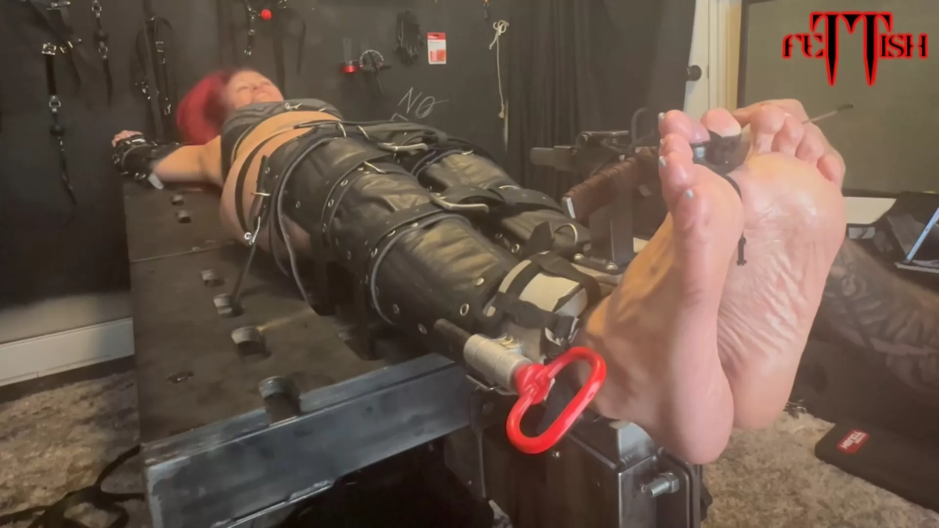 Fettish – The Terror Table – Catherine Foxx.mp4_snapshot_16.15.000.webp