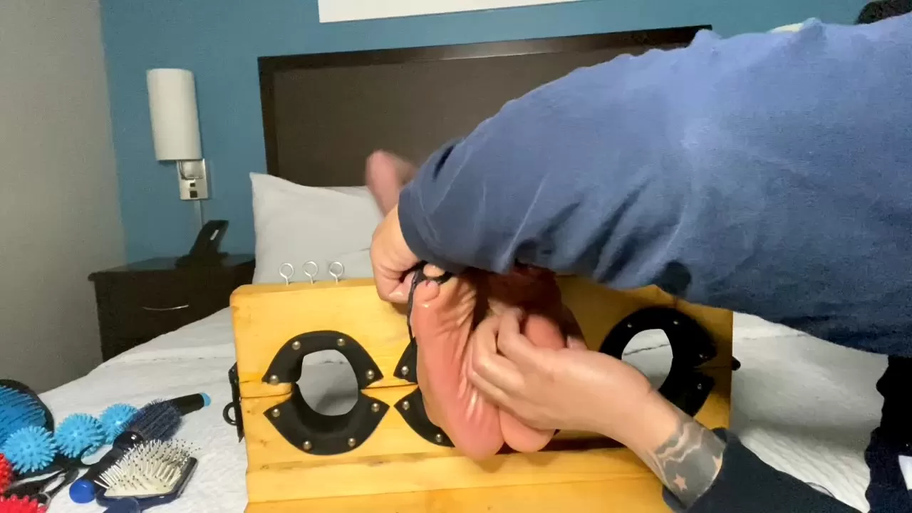 TheBKTickler – Audrey And The Foot Stocks.mp4_snapshot_07.12.000.webp