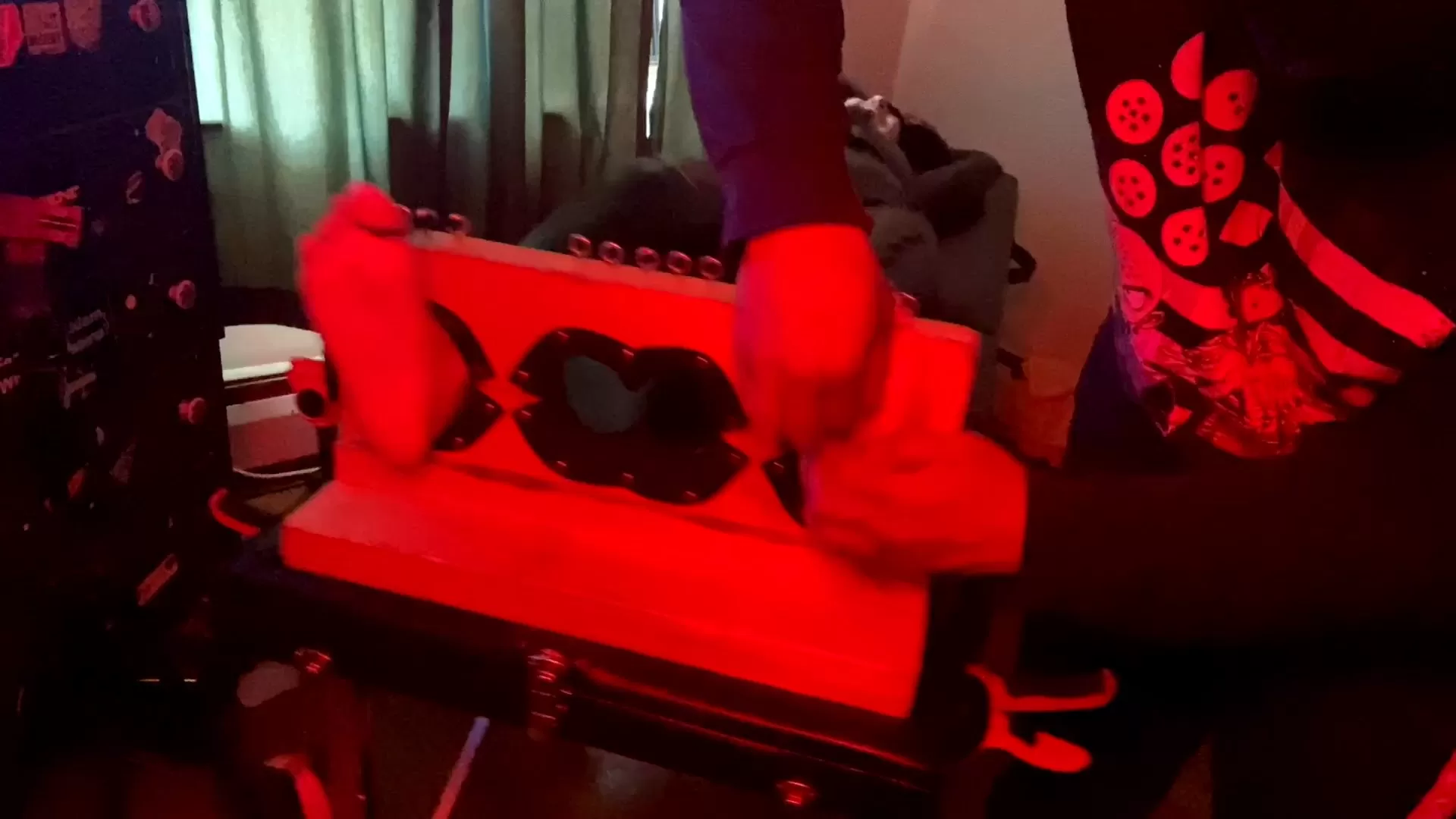 TheBKTickler – Catwoman The Ticklish Halloween – Part 1.mp4_snapshot_04.21.000.webp