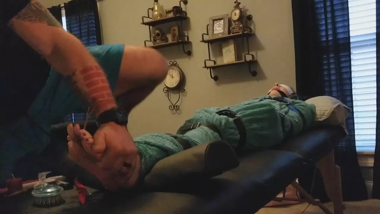 Fettish – Blanket Bound, Belted, and Barefoot.mp4_snapshot_08.31.671.webp