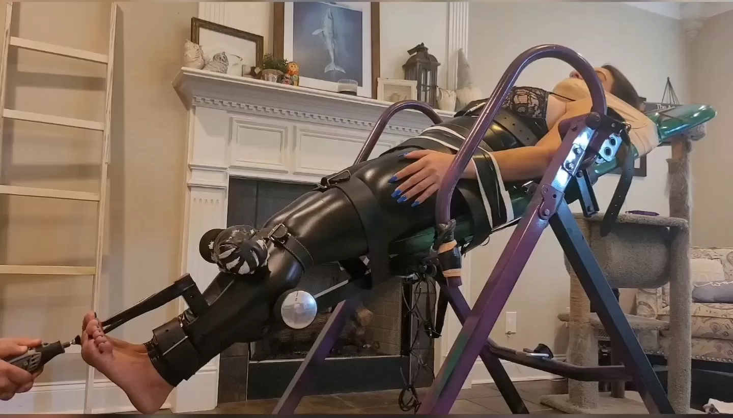 Fettish – Brigitte – Tickle Totter.mp4_snapshot_00.42.000.webp