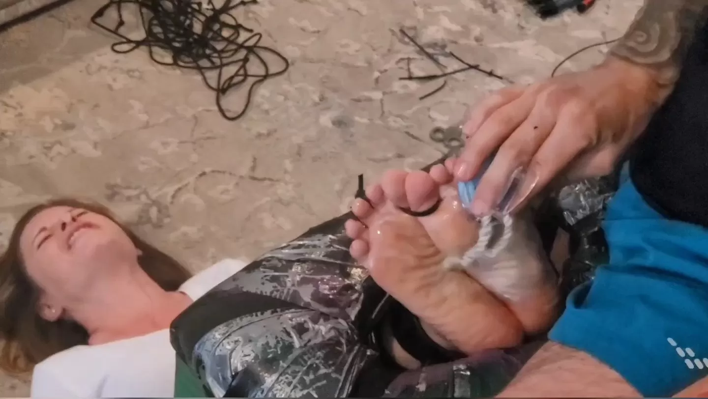 Fettish – Jokers Throne – Daisy Rae.mp4_snapshot_05.39.000.webp