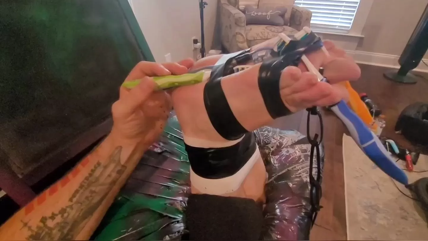 Fettish – Jokers Throne – Rachel Adams.mp4_snapshot_05.37.000.webp