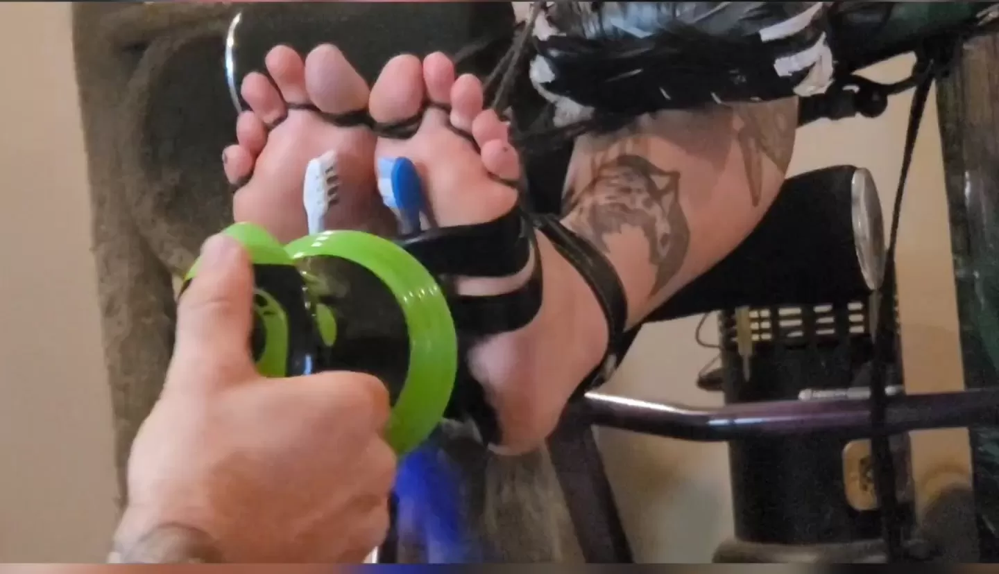 Fettish – Mia Hope and the Tickle Totter.mp4_snapshot_07.01.000.webp