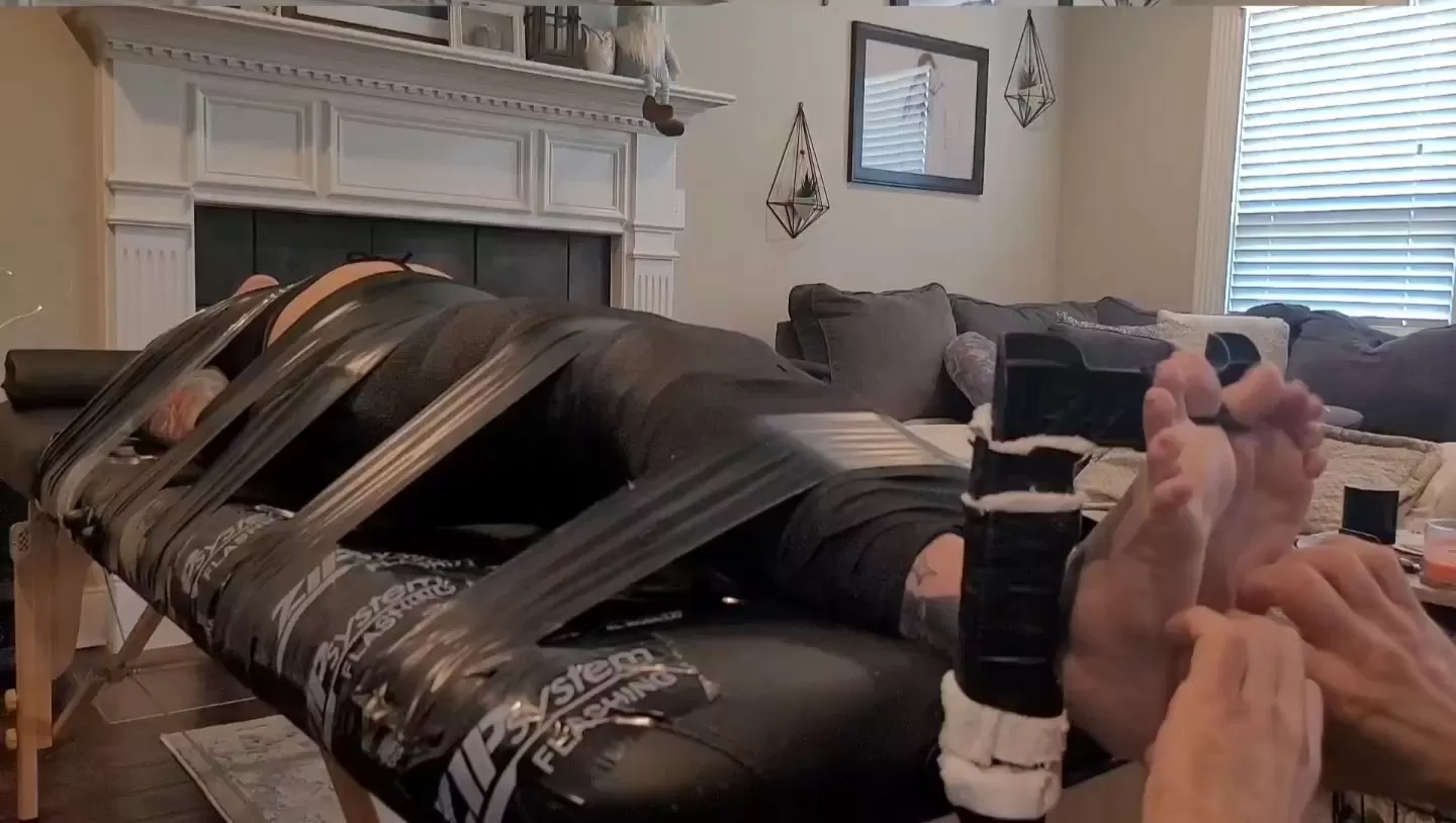 Fettish – Mia Hope on the Tickle Table.mp4_snapshot_00.46.000.webp