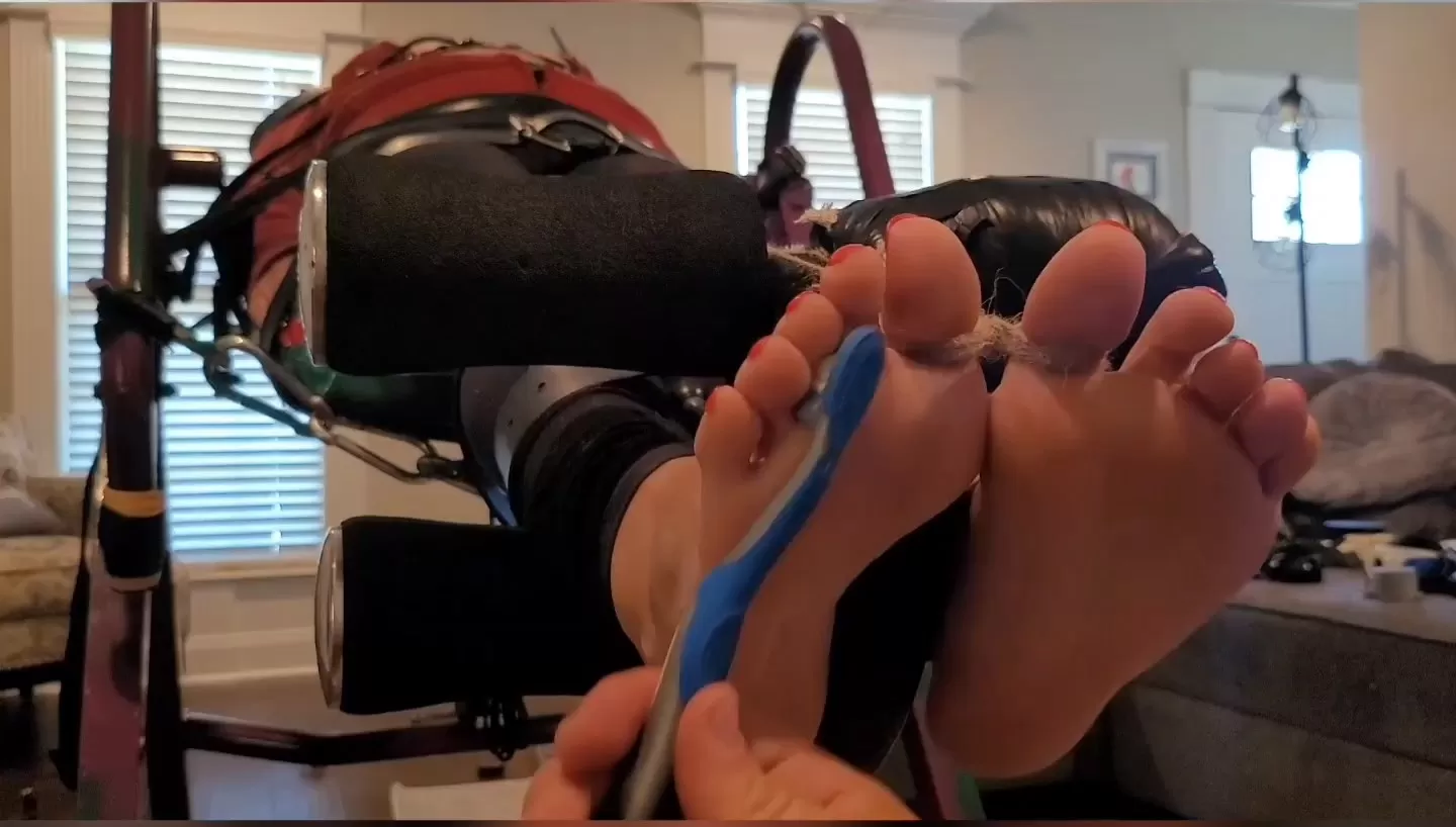 Fettish – Tickle Totter – Lil Mizz Unique.mp4_snapshot_06.29.000.webp