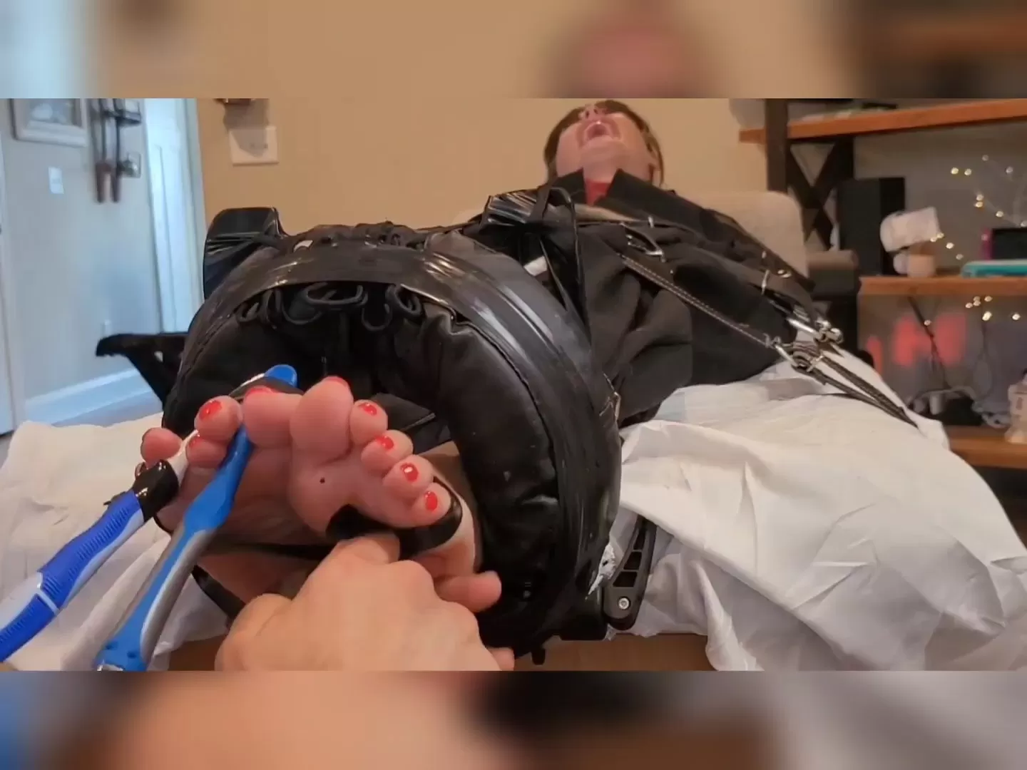 Fettish – Ticklemania 4.mp4_snapshot_00.37.38.978.webp