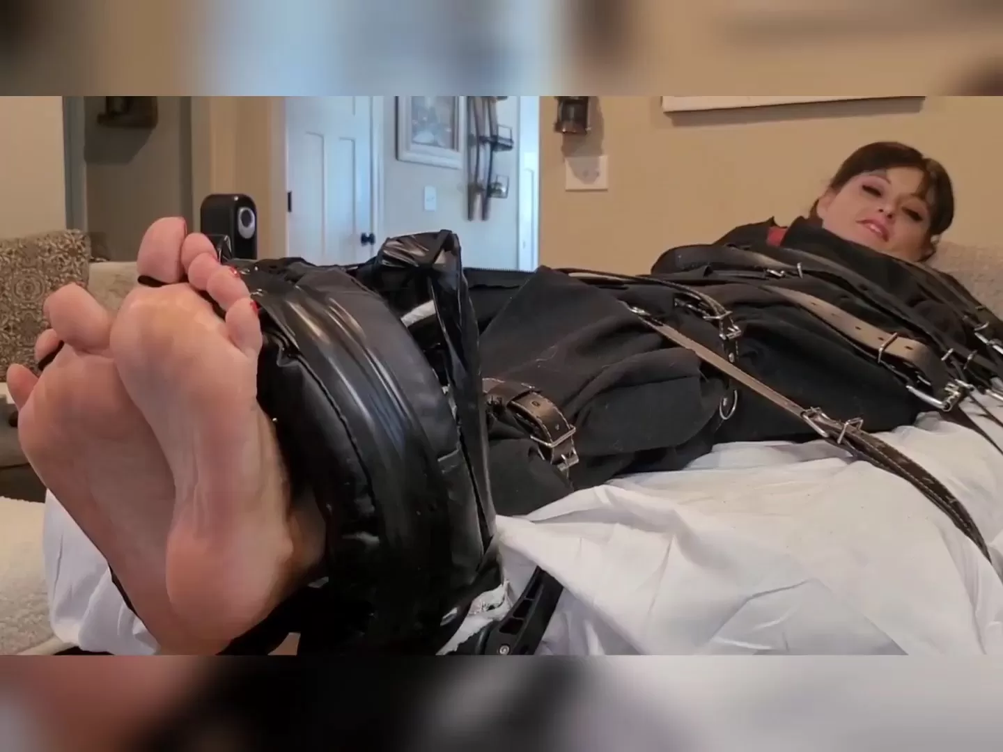 Fettish – Ticklemania 4.mp4_snapshot_00.29.15.983.webp