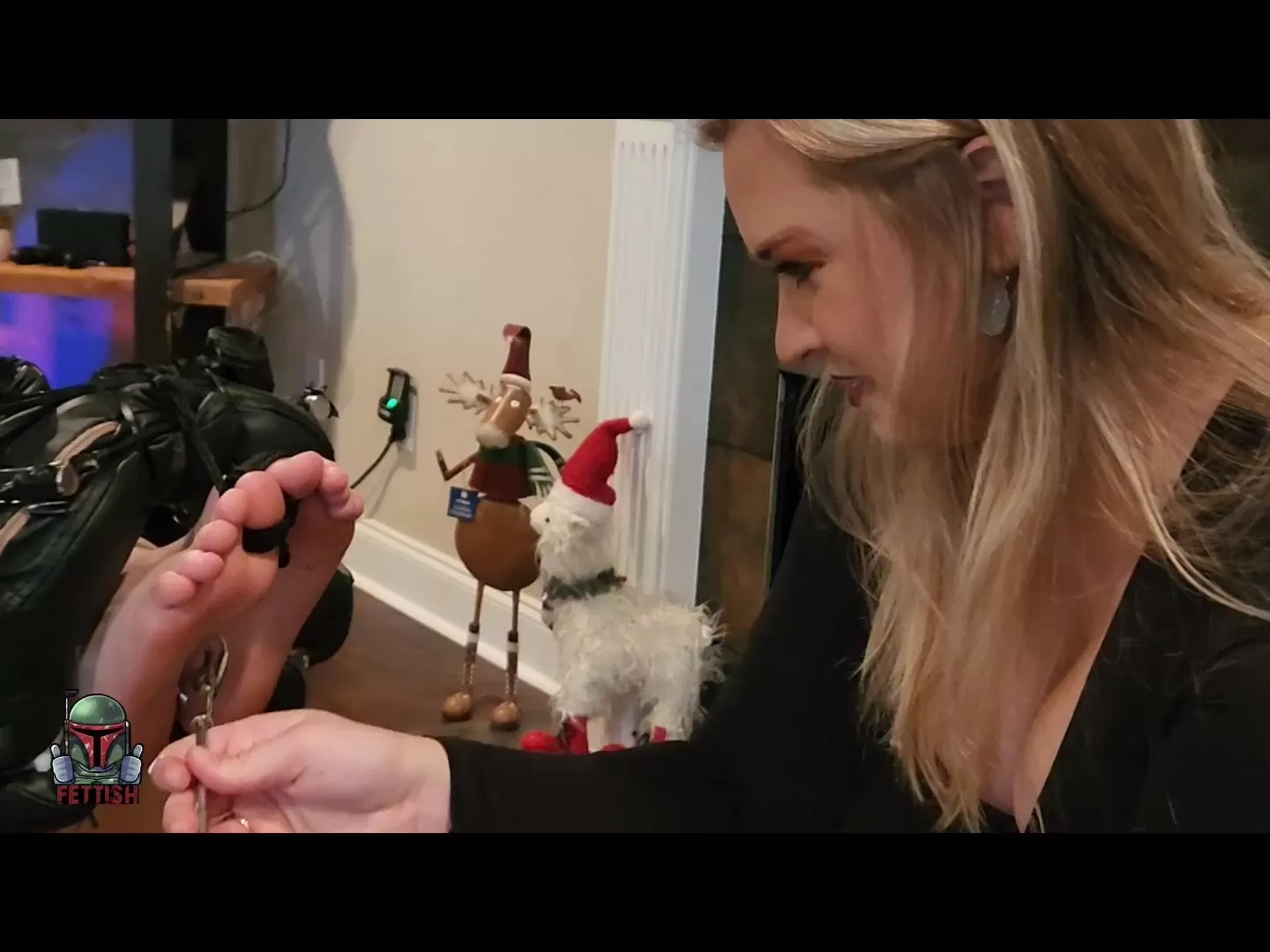 Fettish – The Tickle Table – Aloe and Daisy.mp4_snapshot_11.30.993.webp
