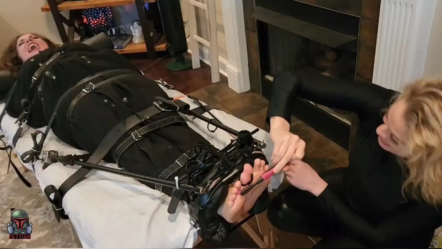 Fettish – The Tickle Table – Liz River.mp4_snapshot_20.03.000.webp