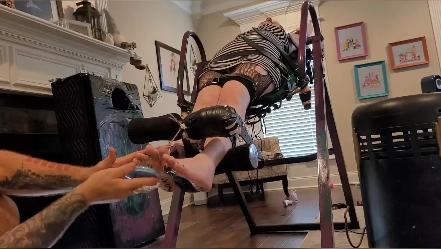 Fettish – Violet Gein – Tickle Totter.mp4_snapshot_00.40.278.webp