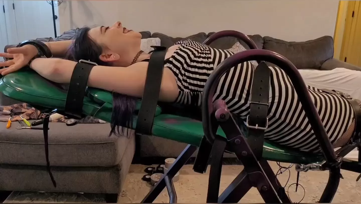 Fettish – Violet Gein – Tickle Totter.mp4_snapshot_06.52.000.webp