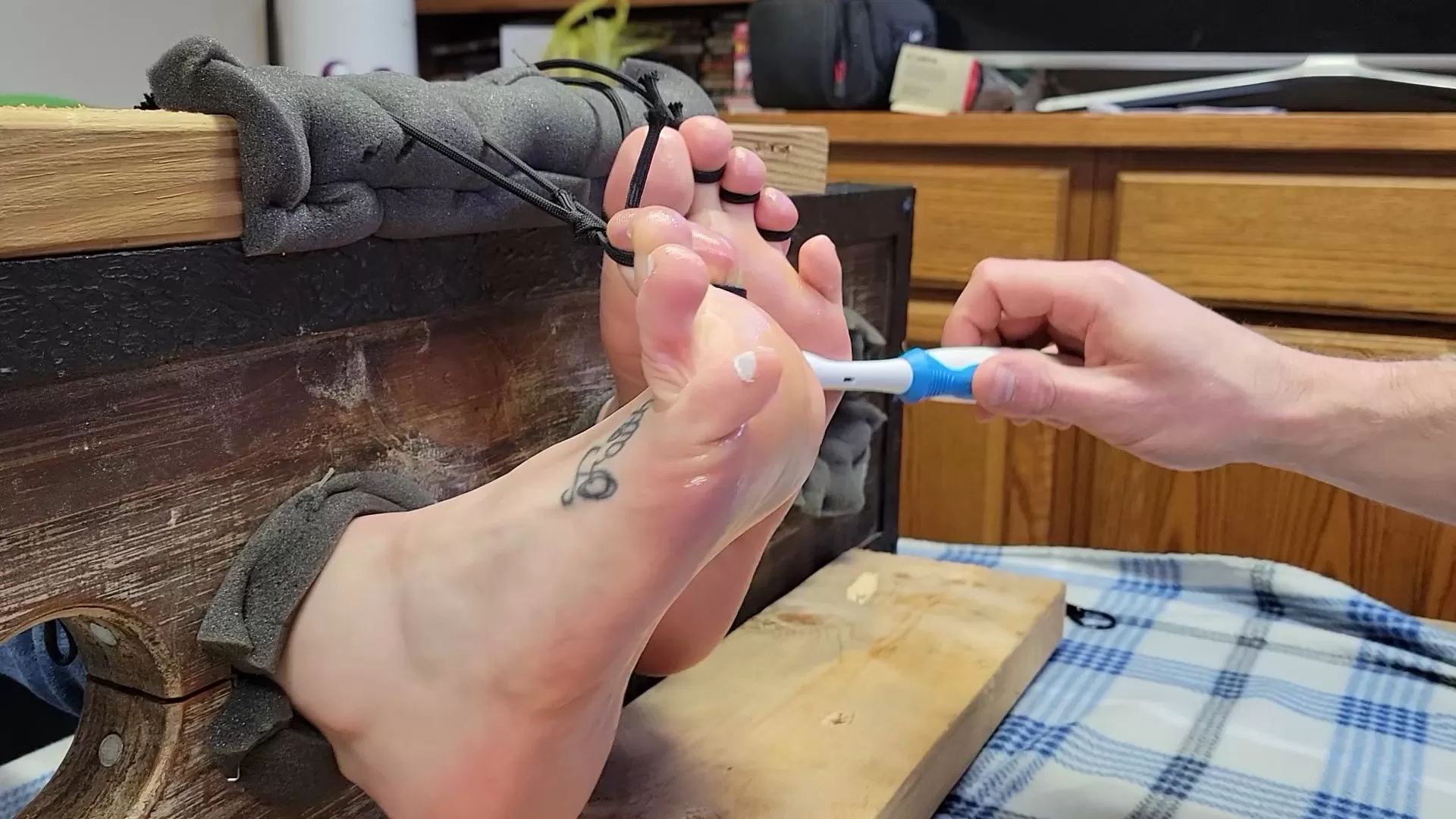 CallieSmith25tickling – Callie smith in the stocks AGAIN part 2.mp4_snapshot_03.webp