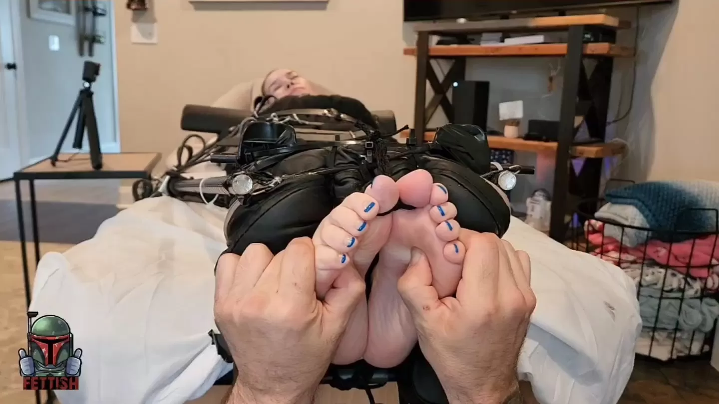 Fettish – Iris – Mummified Ticklegasm.mp4_snapshot_02.40.000.webp