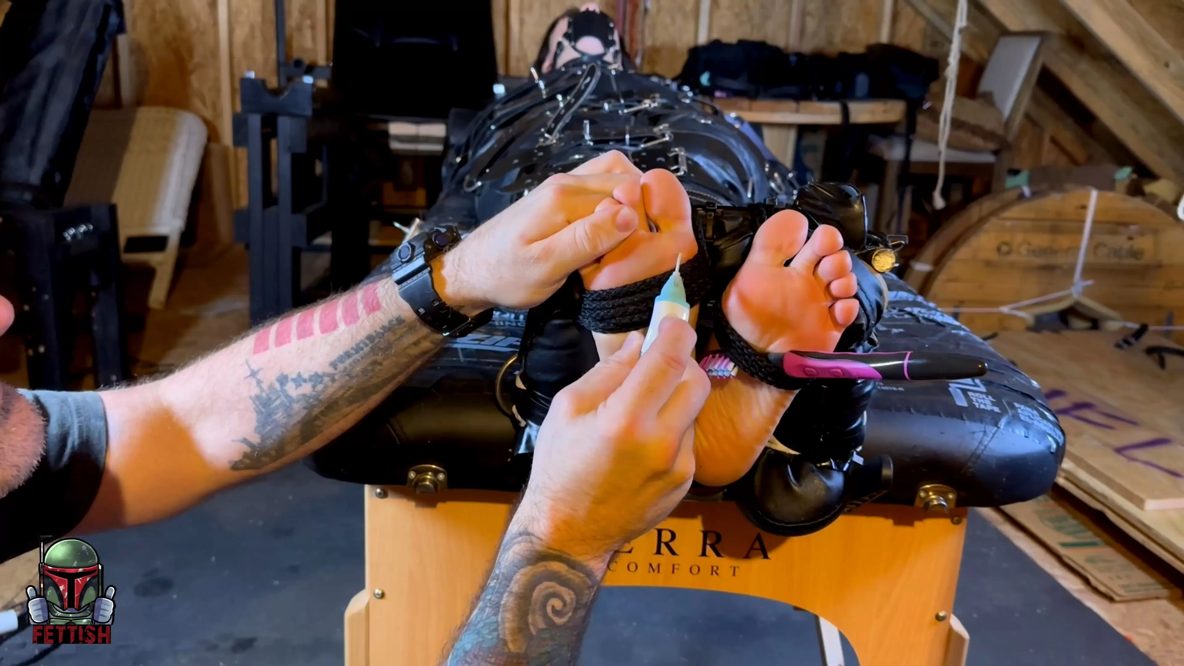 Fettish – Knismobility – Skullcandy Bri.mp4_snapshot_05.32.000.webp