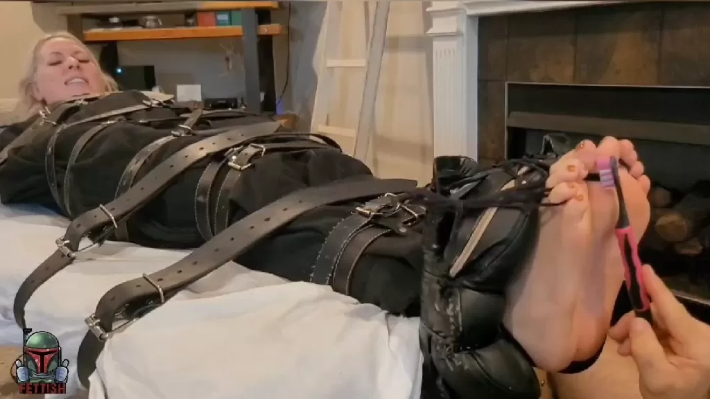 Fettish – The Tickle Table – Sydney Paige- full.mp4_snapshot_11.49.000~1.webp