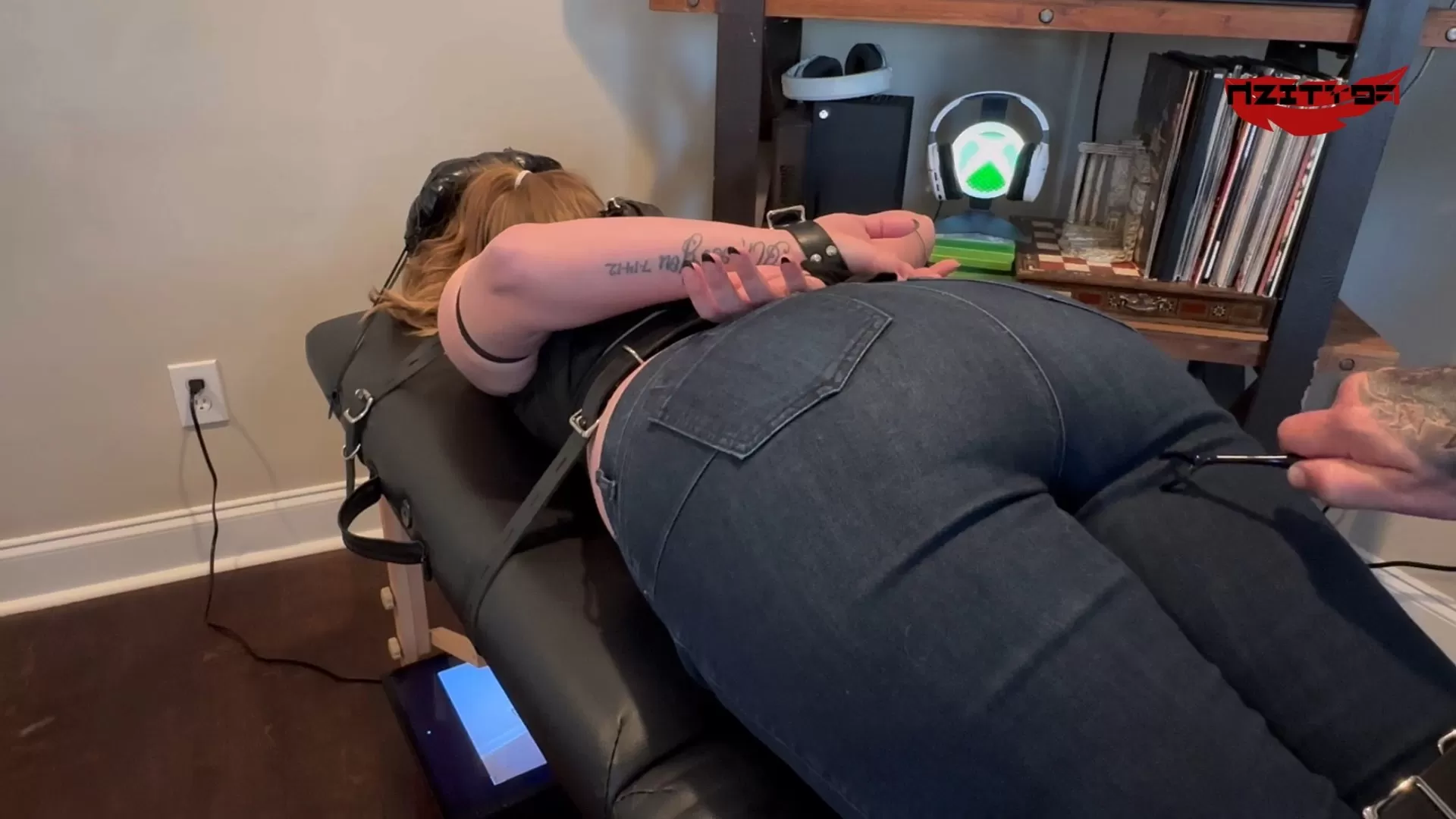 Fettish – Tickle TV – Honey Kinkade.mp4_snapshot_32.48.366.webp