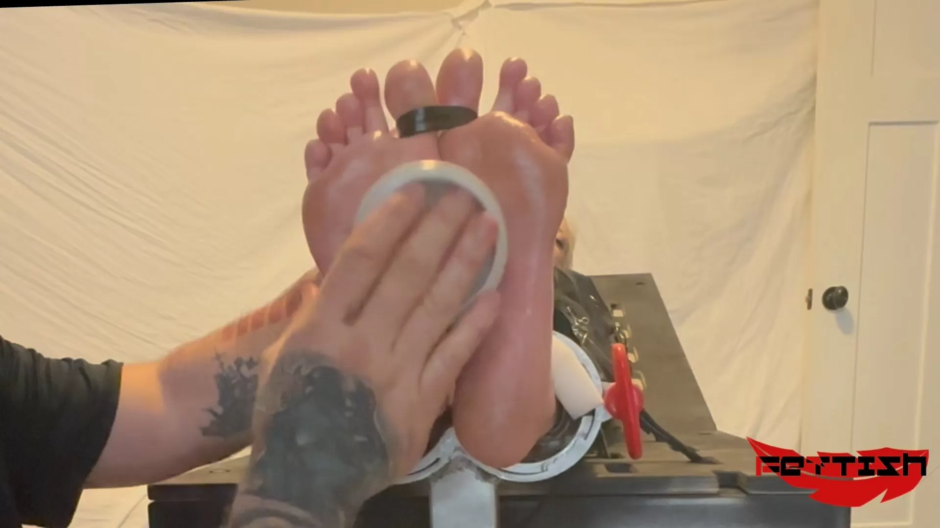Fettish – The Tickle Table – Harley Kitty.mp4_snapshot_08.06.366.webp