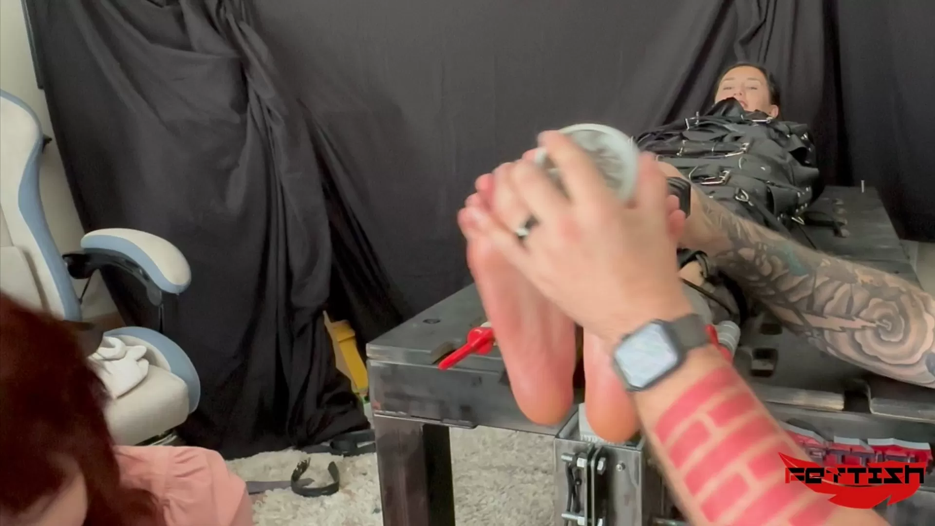 Fettish – The Tickle Table – Roze and Greasy Rose.mp4_snapshot_16.39.700.webp