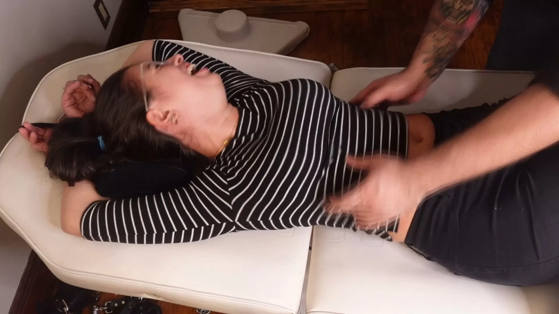 TheTickleRoom – Bella Feetures Upperbody Tickle “THIS IS WORSE!!”.mp4_snapsho.webp