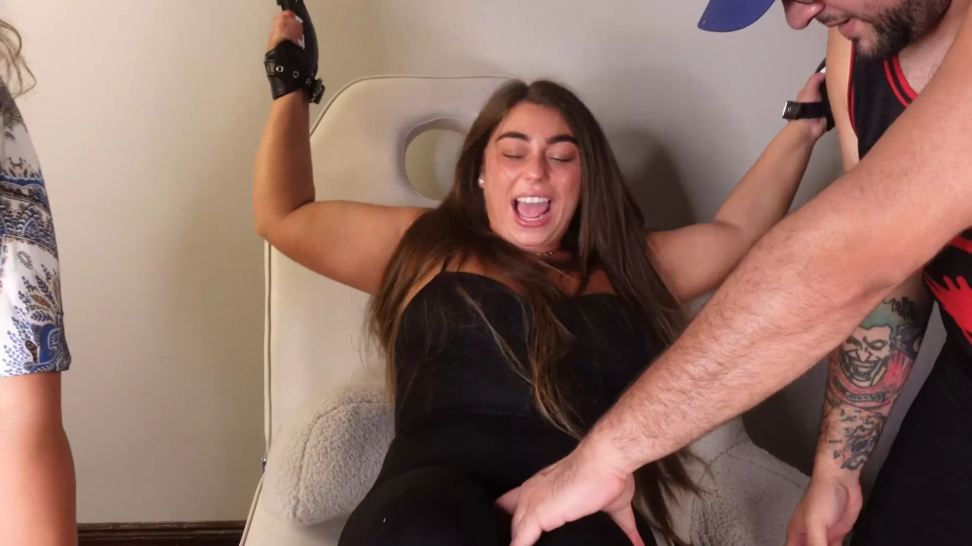 TheTickleRoom – Serenas Double Trouble Upperbody!.mp4_snapshot_03.27.790.webp