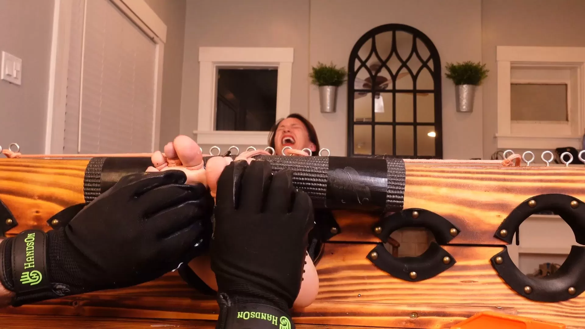 TheTickleRoom – Veronicas Hysterical Crying Foot Tickle.mp4_snapshot_05.28.728.webp