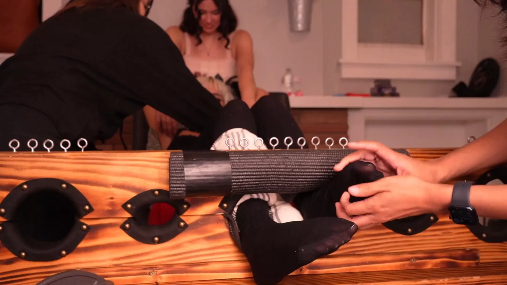 TheTickleRoom – Misa Misa Alice Nylon Gang Foot Tickle!.mp4_snapshot_02.15.135.webp