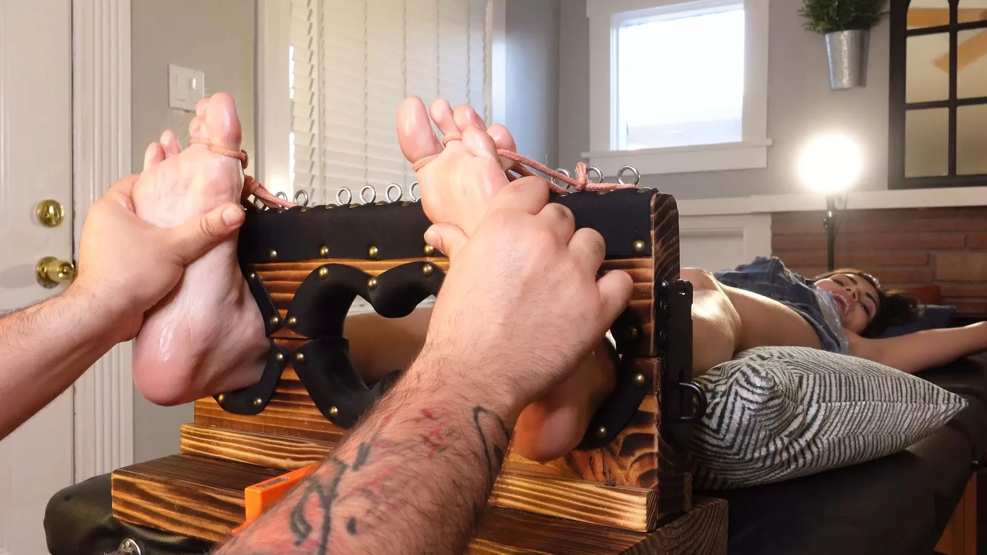 TheTickleRoom – Trans Brigittes Big Foot Begging.mp4_snapshot_04.21.361.webp