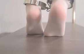 CV4K言妍铁架木马女神护士装白丝双马尾高跟TK