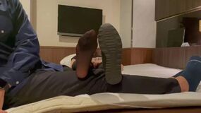 【自购首发】25厘米的大脚黑丝OL，激烈TK软弱的脚掌