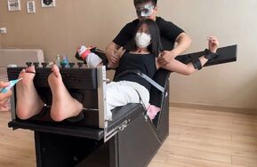 小鹿 强烈推荐！必下精品！真实怕痒的妹子（在线播）