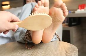 约拍超怕痒的素人四川妹子TK脚心