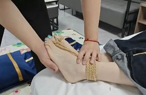 00后小学教师琳雅姐姐玉足tk初体验