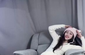 甜心妹妹护理TK挠脚心