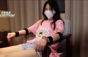 【行乐原创】高中毕业生全身TK 白袜黑丝裸足 笑到岔气