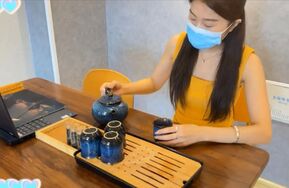 TK穿了一天运动鞋-漂亮女老板